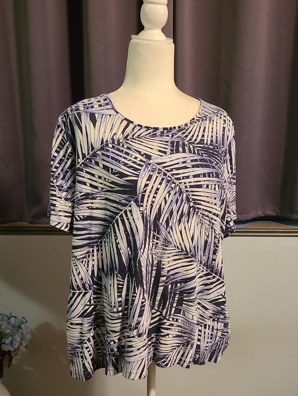 Croft & Barrow Women’s Palm-Print Short Sleeve Top - Gray & White 2X